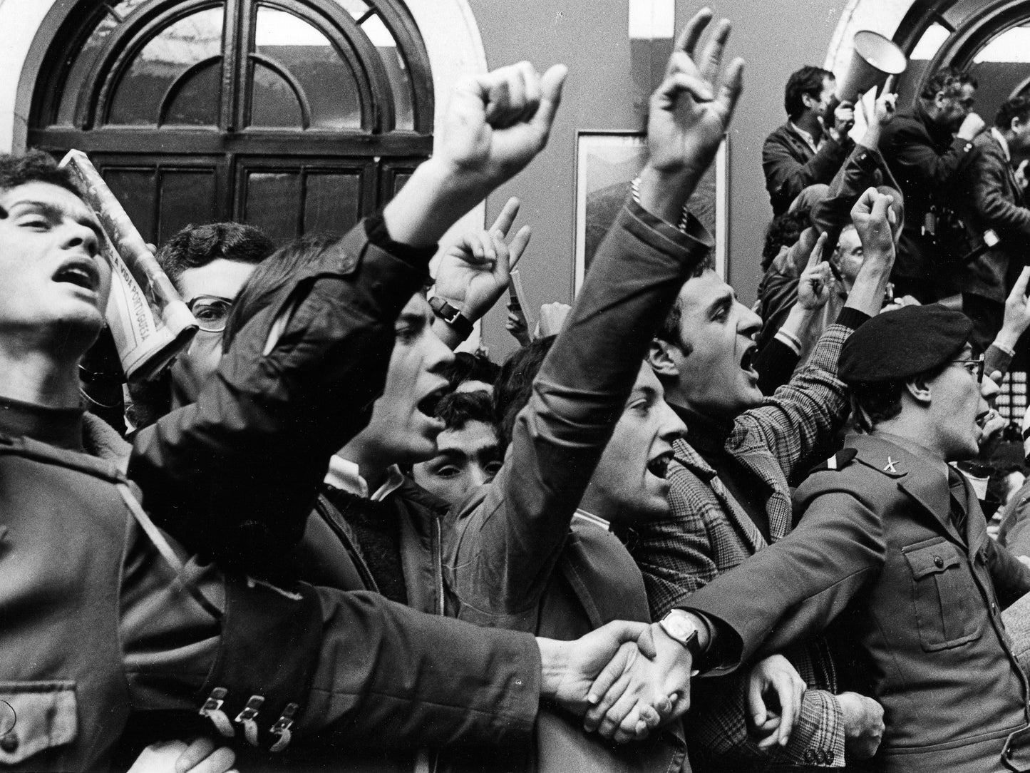 REVOLUCIÓN DE LOS CLAVELES