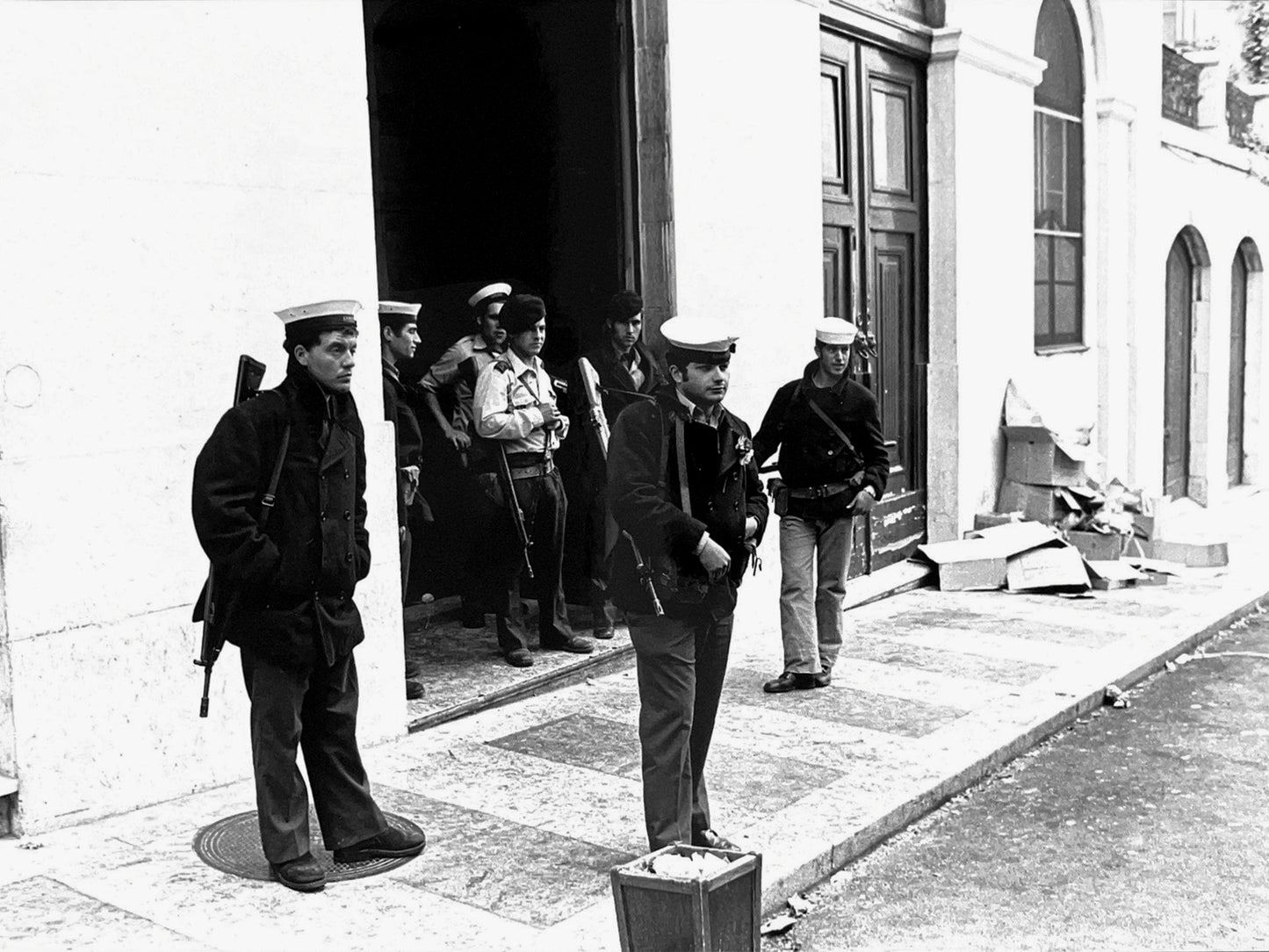 REVOLUCIÓN DE LOS CLAVELES