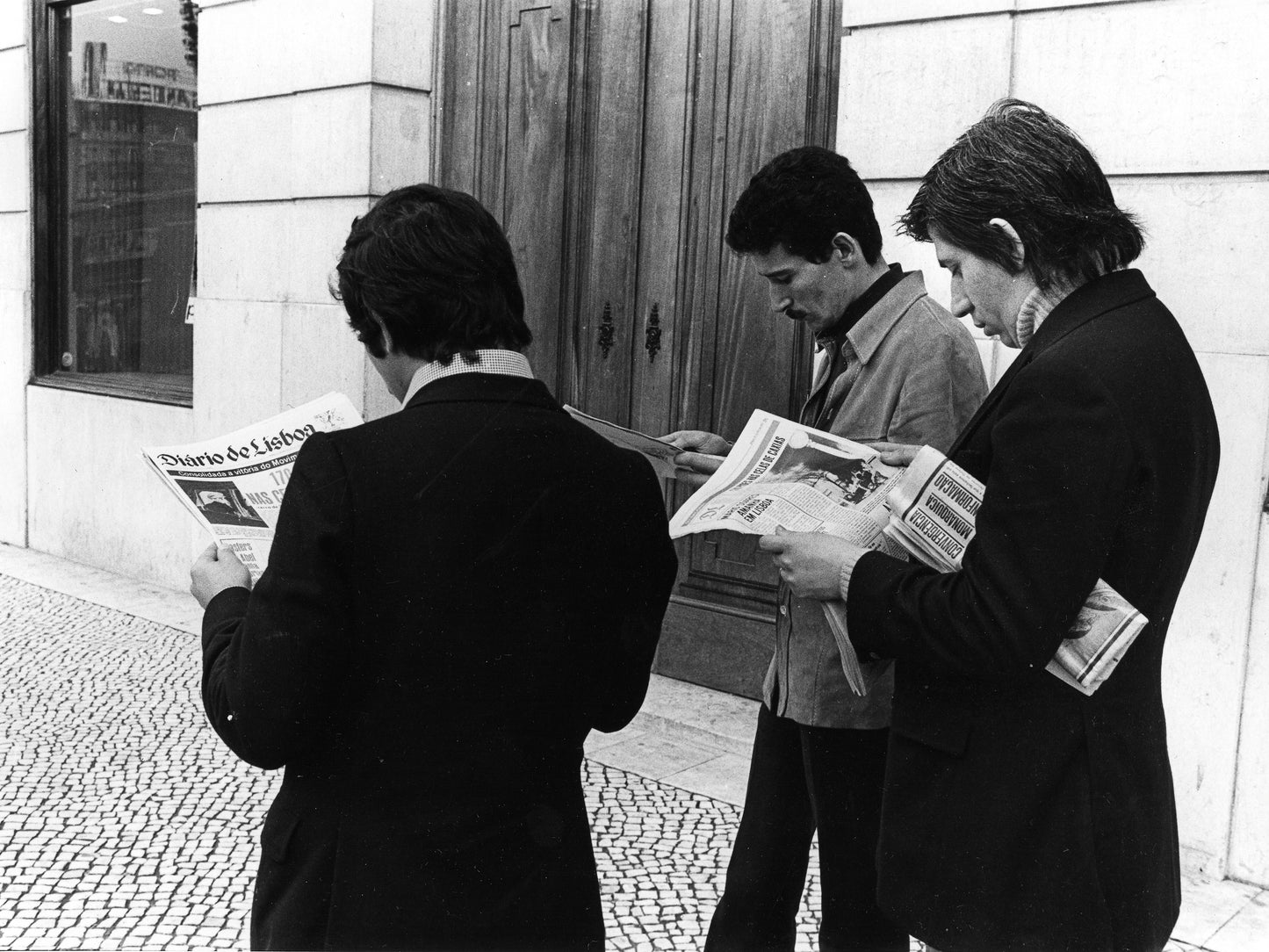REVOLUCIÓN DE LOS CLAVELES